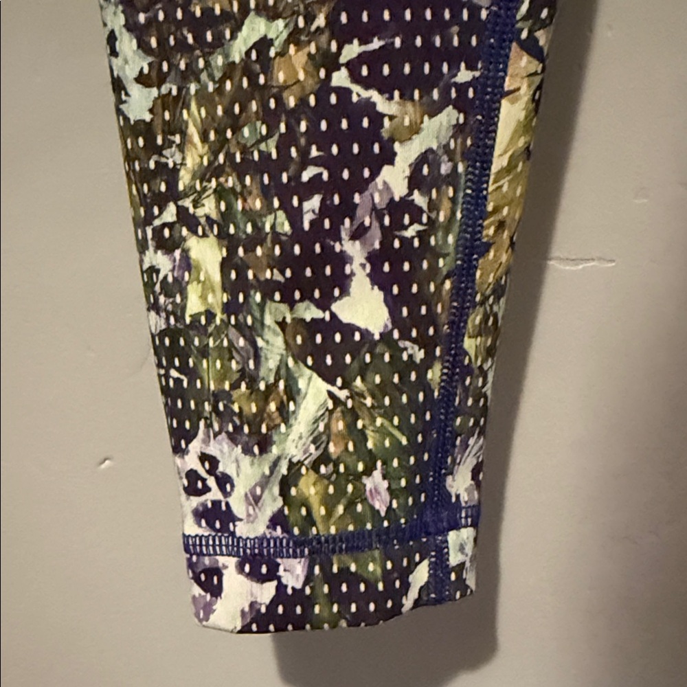 lululemon athletica Multicolor Patterned Leggings 4 - Picture 3 of 8